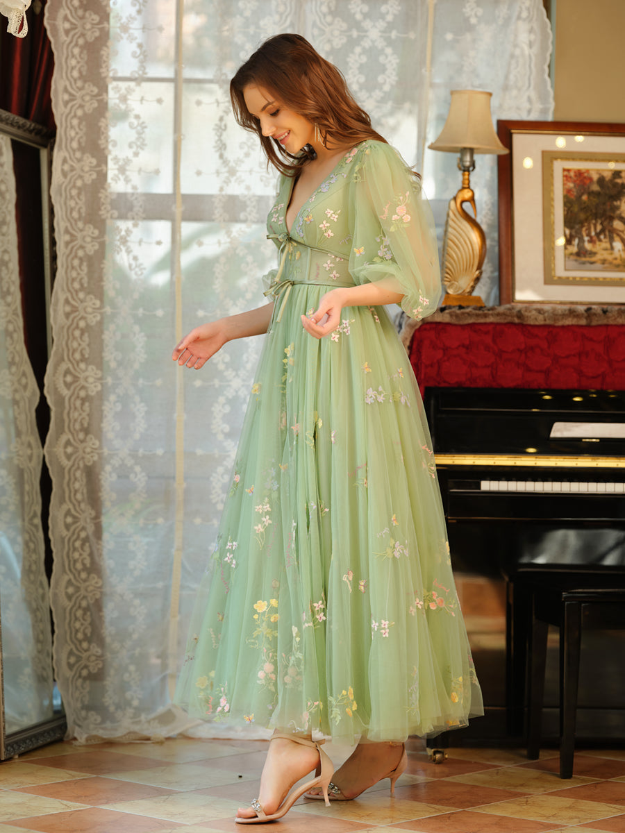 A-Line/Princess V-Neck Tulle Formal Dresses with Bowknot & Embroidery