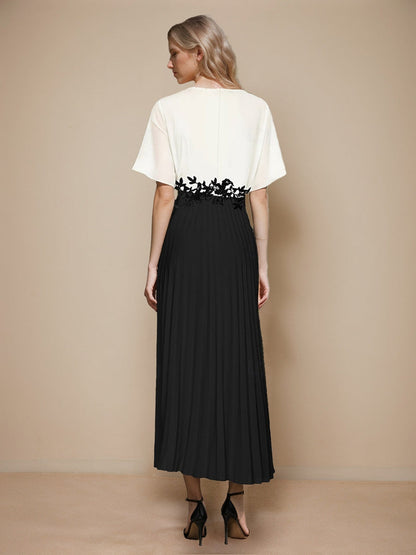 A-Line/Princess Vintage V-Neck Pleated Mother of the Bride Dresses with Appliques