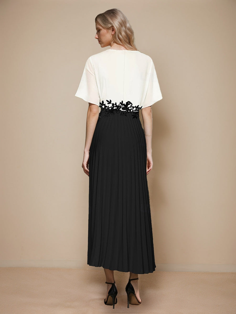 A-Line/Princess Vintage V-Neck Pleated Mother of the Bride Dresses with Appliques