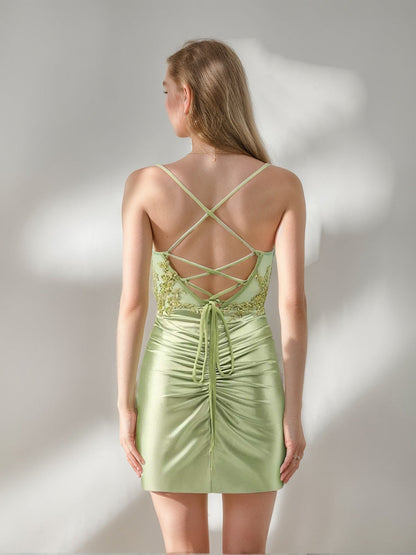 Sheath/Column Spaghetti Straps Sleeveless Ruched Mini Semi Formal Dresses With Appliques